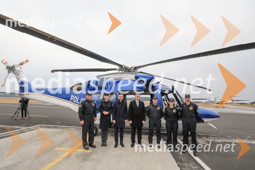  Robert Kralj; mag. Tatjana  Bobnar, Generalna direktorica policije;  Marjan  Šarec, predsednik Vlade Republike Slovenije;  Boštjan Poklukar, minister za notranje zadeve RS;  Dejan Kink , Poveljnik letalske policijske enote;  Tatjana  Novak, Pilotka;  Igor PodjedSlovesna predaja novega policijskega helikopterja