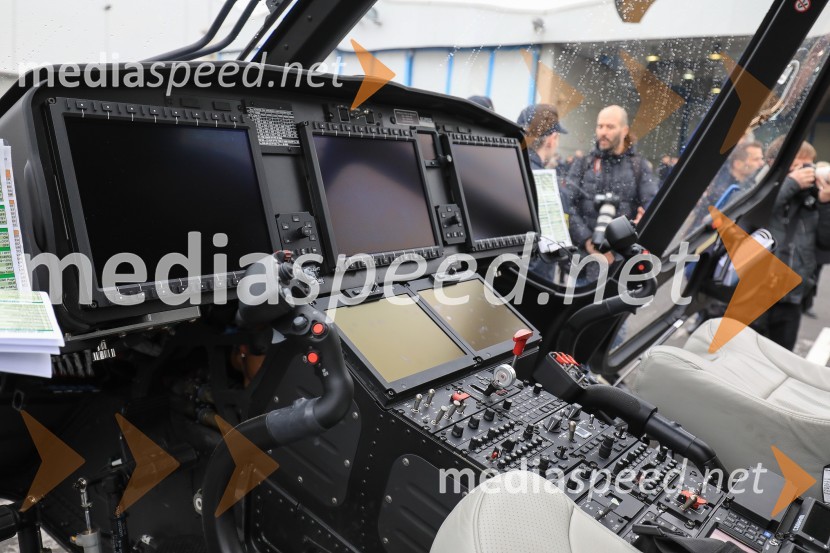 Slovesna predaja novega policijskega helikopterja