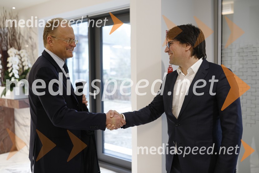  Janez  Škrabec, direktor Riko d.o.o., predsednik Slovensko-ruskega poslovnega sveta, častni konzul Belorusije;  ... Zasedanje skupščine društva Slovenski konzularni zbor