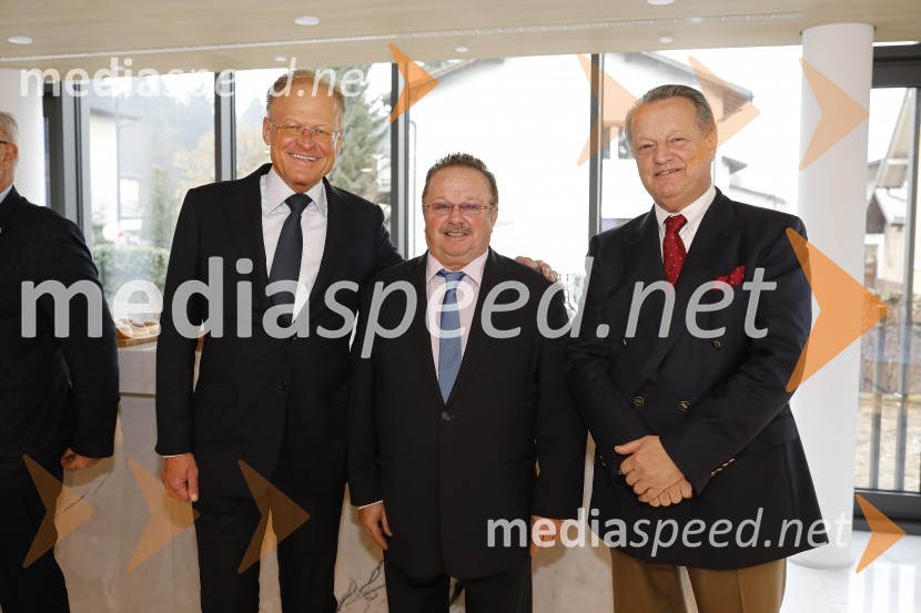  Janez  Škrabec, direktor Riko d.o.o., predsednik Slovensko-ruskega poslovnega sveta, častni konzul Belorusije;  ... ;  ... Zasedanje skupščine društva Slovenski konzularni zbor