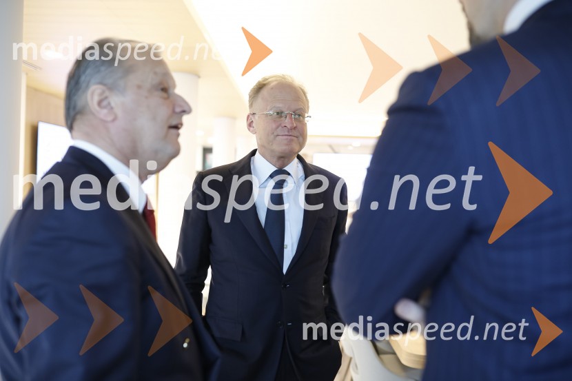  ... ;  Janez  Škrabec, direktor Riko d.o.o., predsednik Slovensko-ruskega poslovnega sveta, častni konzul BelorusijeZasedanje skupščine društva Slovenski konzularni zbor