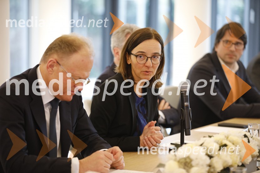  Janez  Škrabec, direktor Riko d.o.o., predsednik Slovensko-ruskega poslovnega sveta, častni konzul Belorusije;  Tanja Rupnik, vodja investicijskih projektov Riko, častna konzulka, Konzulat Republike MoldavijeZasedanje skupščine društva Slovenski konzularni zbor