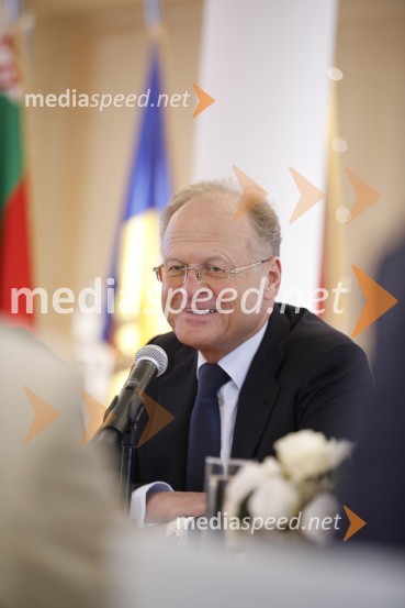  Janez  Škrabec, direktor Riko d.o.o., predsednik Slovensko-ruskega poslovnega sveta, častni konzul BelorusijeZasedanje skupščine društva Slovenski konzularni zbor