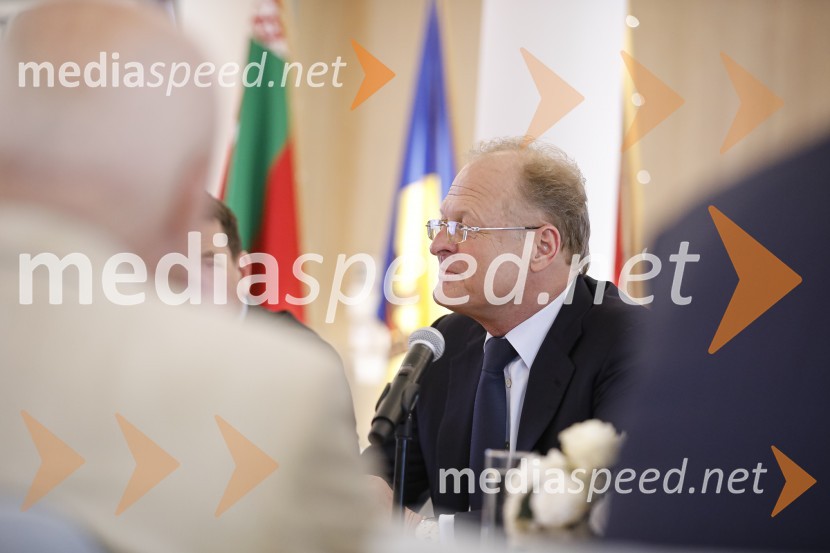  Janez  Škrabec, direktor Riko d.o.o., predsednik Slovensko-ruskega poslovnega sveta, častni konzul BelorusijeZasedanje skupščine društva Slovenski konzularni zbor