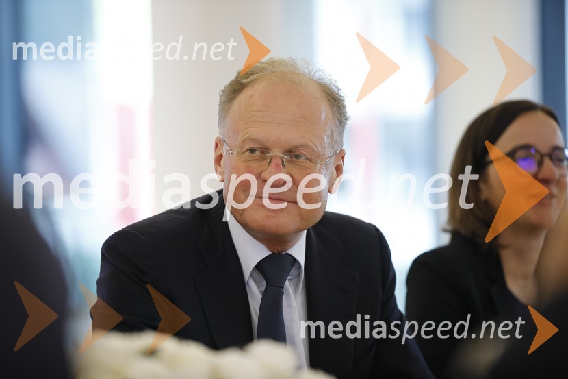  Janez  Škrabec, direktor Riko d.o.o., predsednik Slovensko-ruskega poslovnega sveta, častni konzul BelorusijeZasedanje skupščine društva Slovenski konzularni zbor