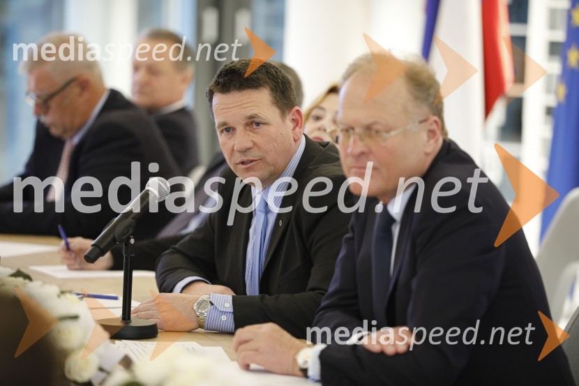  ... ;  Janez  Škrabec, direktor Riko d.o.o., predsednik Slovensko-ruskega poslovnega sveta, častni konzul BelorusijeZasedanje skupščine društva Slovenski konzularni zbor