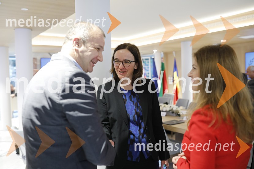  ... ;  Tanja Rupnik, vodja investicijskih projektov Riko, častna konzulka, Konzulat Republike Moldavije; mag. Sonja  Šmuc, generalna direktorica Gospodarske zbornice SlovenijeZasedanje skupščine društva Slovenski konzularni zbor