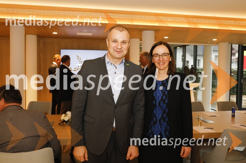  ... ;  Tanja Rupnik, vodja investicijskih projektov Riko, častna konzulka, Konzulat Republike MoldavijeZasedanje skupščine društva Slovenski konzularni zbor