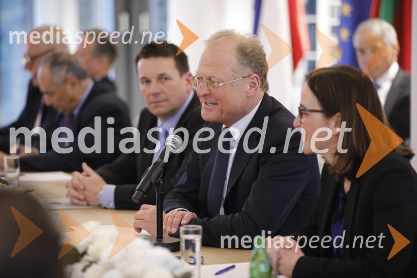  ... ;  Janez  Škrabec, direktor Riko d.o.o., predsednik Slovensko-ruskega poslovnega sveta, častni konzul Belorusije;  ... Zasedanje skupščine društva Slovenski konzularni zbor