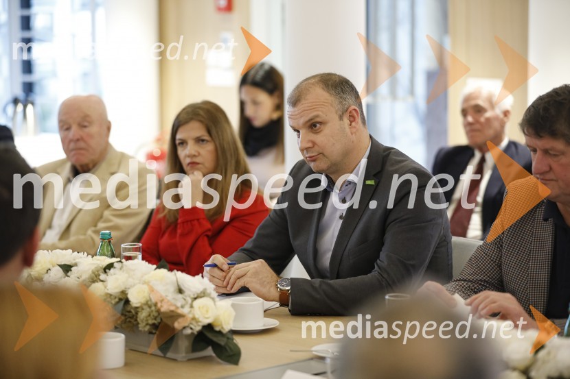 mag. Sonja  Šmuc, generalna direktorica Gospodarske zbornice Slovenije;  ... Zasedanje skupščine društva Slovenski konzularni zbor