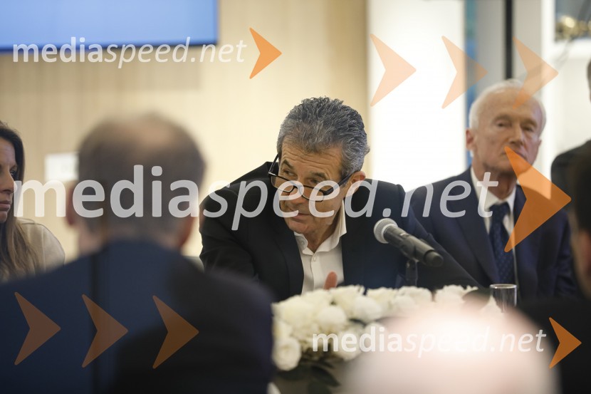  Stojan Petrič, predsednik uprave družbe FMRZasedanje skupščine društva Slovenski konzularni zbor