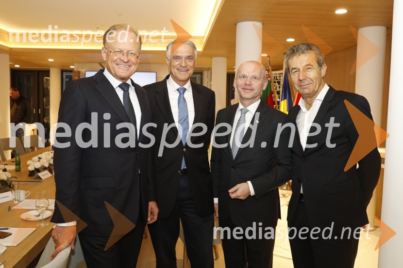  Janez  Škrabec, direktor Riko d.o.o., predsednik Slovensko-ruskega poslovnega sveta, častni konzul Belorusije;  ... ;  ... ;  Stojan Petrič, predsednik uprave družbe FMRZasedanje skupščine društva Slovenski konzularni zbor