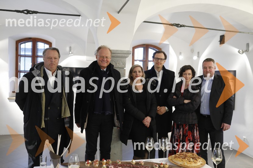  ... ;  Janez  Škrabec, direktor Riko d.o.o., predsednik Slovensko-ruskega poslovnega sveta, častni konzul Belorusije;  ... ;  ... ;  Saša Mrak, izvršna direktorica Združenja Manager;  ... Pogovor z Jožetom Mermalom in Tomažem Berločnikom