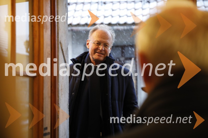  Janez  Škrabec, direktor Riko d.o.o., predsednik Slovensko-ruskega poslovnega sveta, častni konzul BelorusijePogovor z Jožetom Mermalom in Tomažem Berločnikom