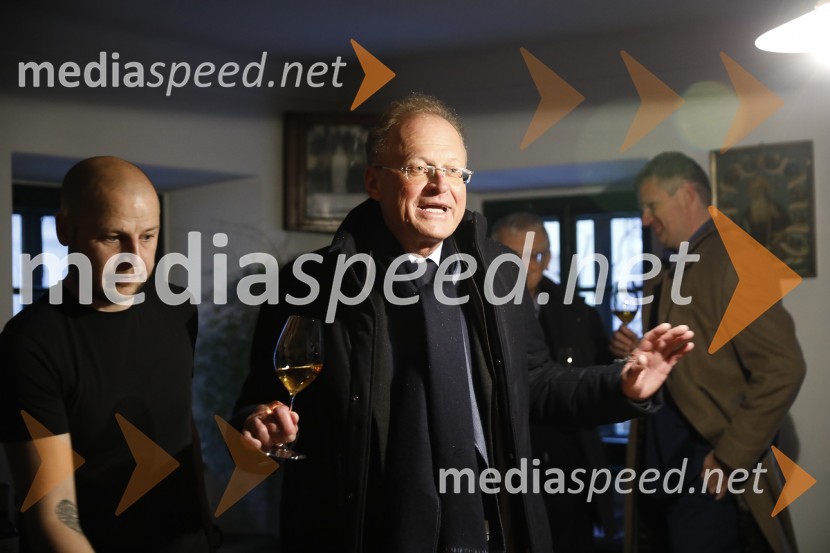  Janez  Škrabec, direktor Riko d.o.o., predsednik Slovensko-ruskega poslovnega sveta, častni konzul BelorusijePogovor z Jožetom Mermalom in Tomažem Berločnikom