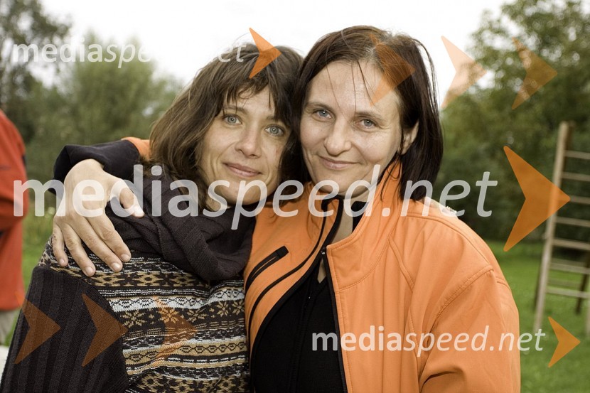 Anja Štefan in Irena Matko Lukan, pravljičarki ter pripovedovalkiSlovenski pisatelji v Negovi