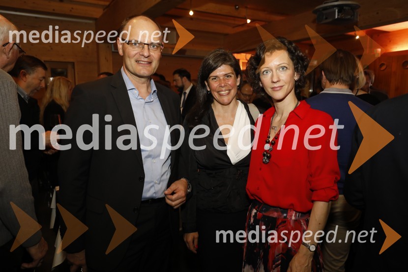  ... ;  ... ;  Saša Mrak, izvršna direktorica Združenja ManagerPogovor z Jožetom Mermalom in Tomažem Berločnikom