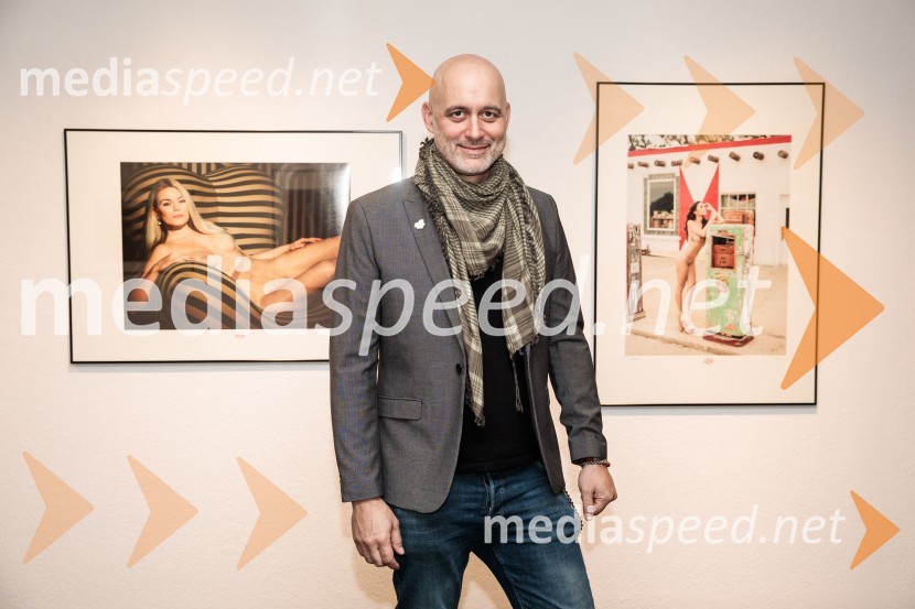 Odprtje fotografske razstave Aleša Bravničarja z naslovom Boginje