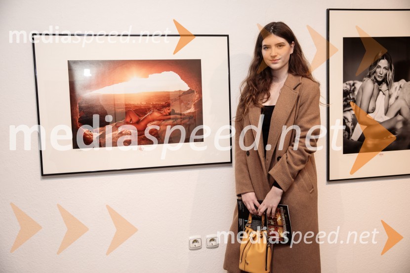  Tina Kopušar, obraz kampanje 13. nadstropjeOdprtje fotografske razstave Aleša Bravničarja z naslovom Boginje