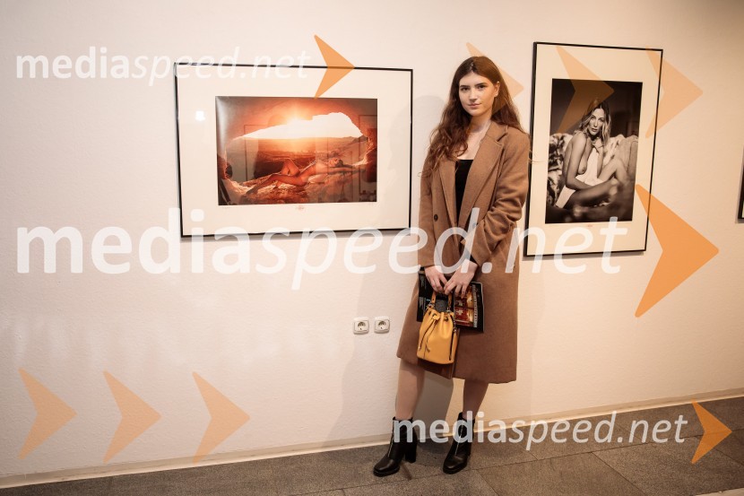  Tina Kopušar, obraz kampanje 13. nadstropjeOdprtje fotografske razstave Aleša Bravničarja z naslovom Boginje