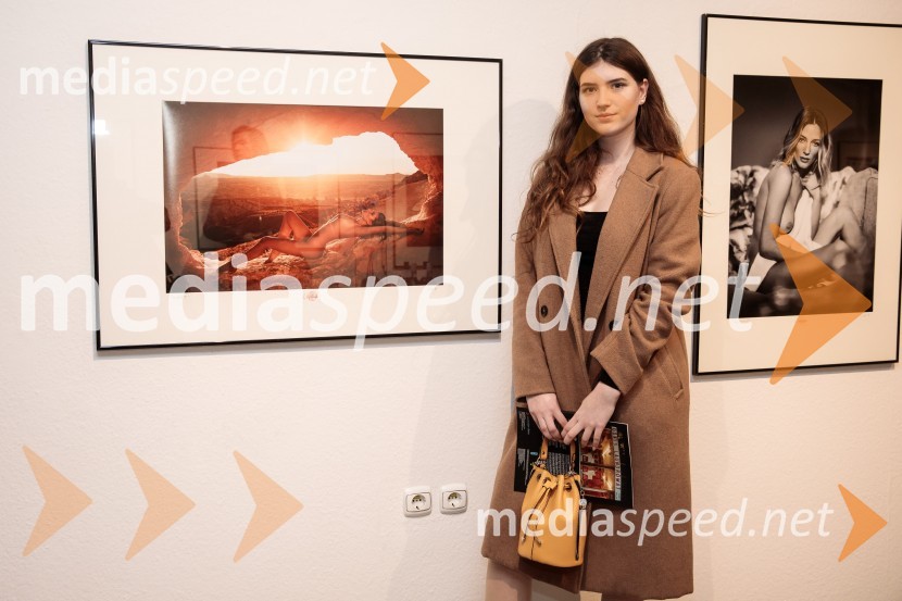  Tina Kopušar, obraz kampanje 13. nadstropjeOdprtje fotografske razstave Aleša Bravničarja z naslovom Boginje