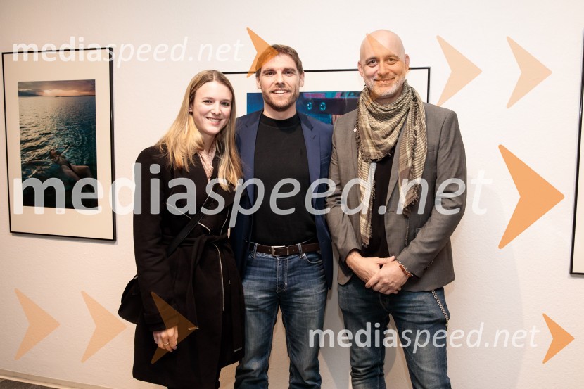  Vesna Košnik;  Andraž  Blaznik;  Aleš Bravničar, fotografOdprtje fotografske razstave Aleša Bravničarja z naslovom Boginje