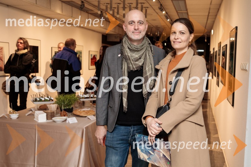  Aleš Bravničar, fotograf;  Špela BravničarOdprtje fotografske razstave Aleša Bravničarja z naslovom Boginje