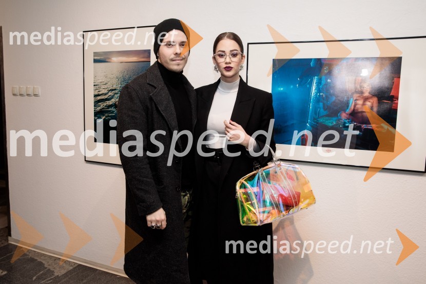  Luka  Dovšak;  Gaja Prestor, pevkaOdprtje fotografske razstave Aleša Bravničarja z naslovom Boginje