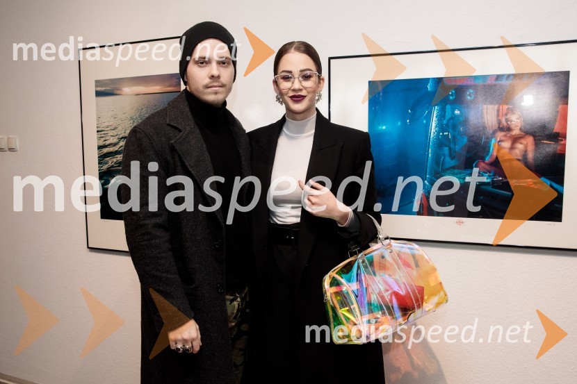  Luka  Dovšak;  Gaja Prestor, pevkaOdprtje fotografske razstave Aleša Bravničarja z naslovom Boginje