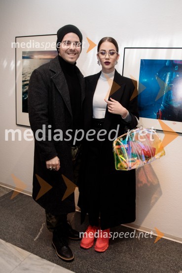  Luka  Dovšak;  Gaja Prestor, pevkaOdprtje fotografske razstave Aleša Bravničarja z naslovom Boginje