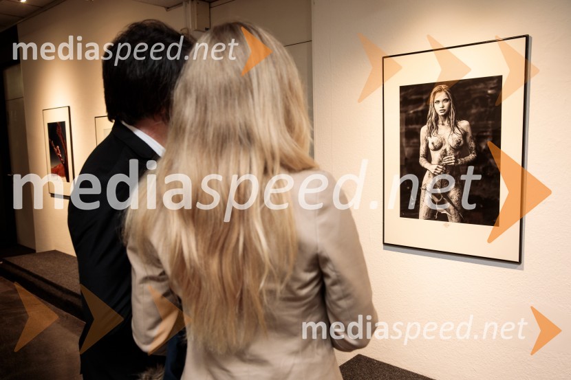 Odprtje fotografske razstave Aleša Bravničarja z naslovom Boginje