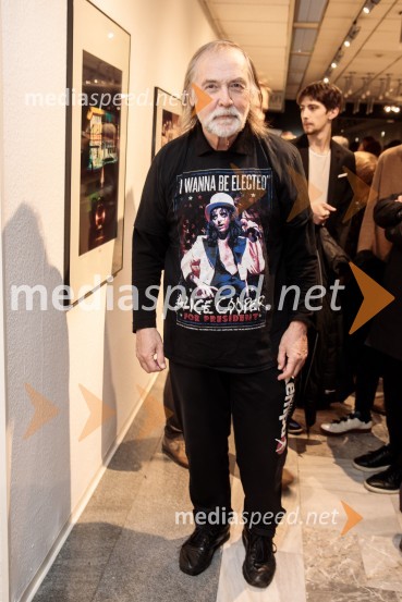  Dragan  Bulič, glasbeni urednikOdprtje fotografske razstave Aleša Bravničarja z naslovom Boginje