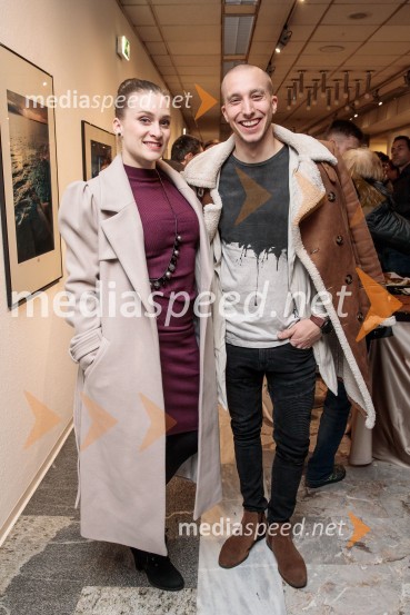  Nina Ogrin, plesalka;  Filip Križišnik, F&B AcrobaticsOdprtje fotografske razstave Aleša Bravničarja z naslovom Boginje