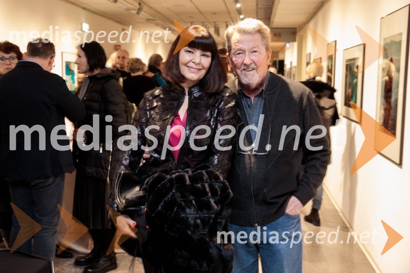  Nina Gazibara, nekdanja manekenka;  Stane Jerko, fotografOdprtje fotografske razstave Aleša Bravničarja z naslovom Boginje