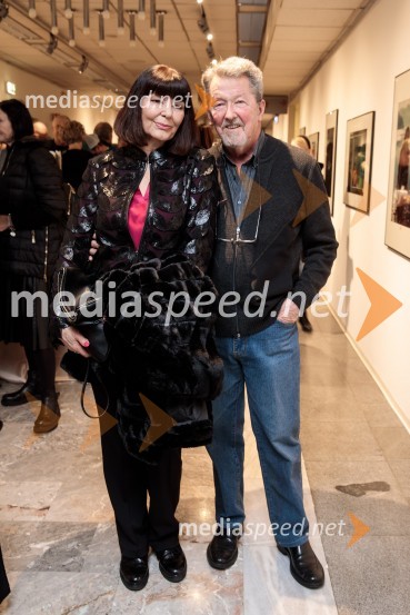  Nina Gazibara, nekdanja manekenka;  Stane Jerko, fotografOdprtje fotografske razstave Aleša Bravničarja z naslovom Boginje