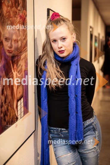  Zala Smolnikar, pevkaOdprtje fotografske razstave Aleša Bravničarja z naslovom Boginje