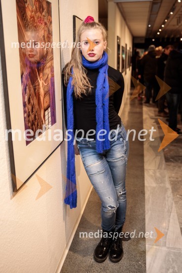  Zala Smolnikar, pevkaOdprtje fotografske razstave Aleša Bravničarja z naslovom Boginje