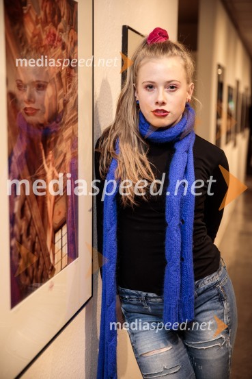  Zala Smolnikar, pevkaOdprtje fotografske razstave Aleša Bravničarja z naslovom Boginje