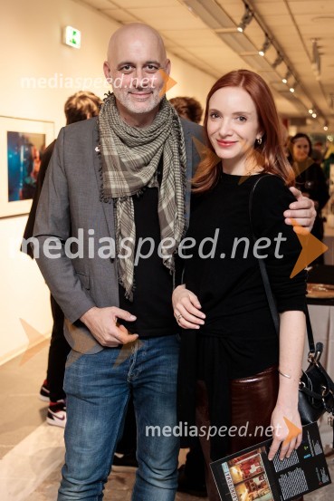  Aleš Bravničar, fotograf;  Mojca Mavec, voditeljicaOdprtje fotografske razstave Aleša Bravničarja z naslovom Boginje