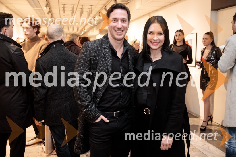  Jan Bučar, igralec;  Tina  Fabjan, vodja umetnikov ličenja Max FactorOdprtje fotografske razstave Aleša Bravničarja z naslovom Boginje