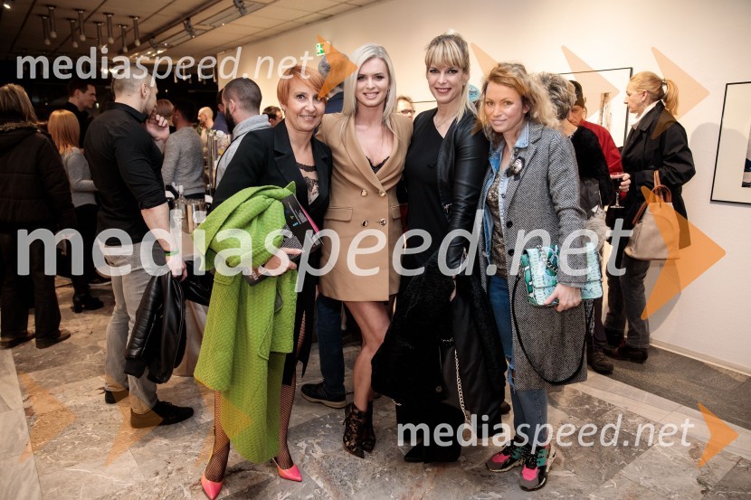  Nena Horvat, vodja marketinga City Center;  Nadiya  Bychkova, plesalka, manekenka;  Darja Lesjak, center manager, Citycenter Celje;  Sonja Rigler, stilistkaOdprtje fotografske razstave Aleša Bravničarja z naslovom Boginje