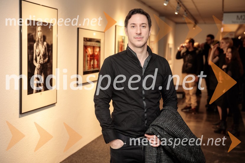  Jan Bučar, igralecOdprtje fotografske razstave Aleša Bravničarja z naslovom Boginje