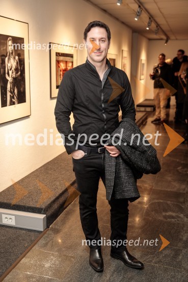  Jan Bučar, igralecOdprtje fotografske razstave Aleša Bravničarja z naslovom Boginje