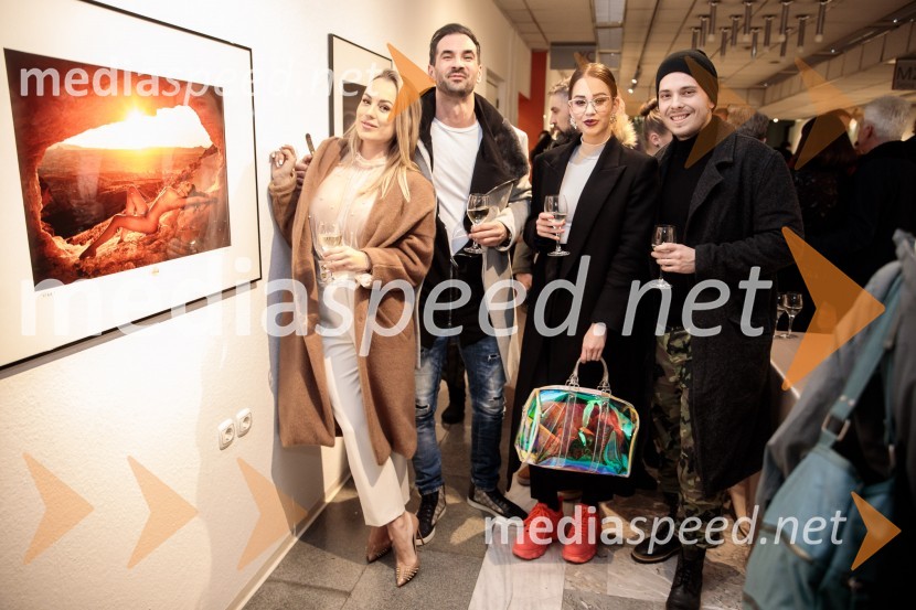  Katarina Benček;  Marko  Pavlović, podjetnik;  Gaja Prestor, pevka;  Luka  DovšakOdprtje fotografske razstave Aleša Bravničarja z naslovom Boginje