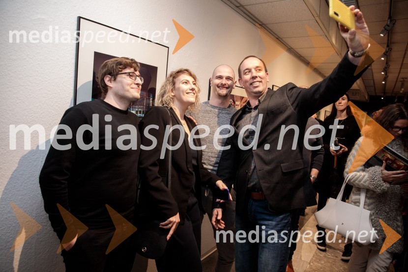 Odprtje fotografske razstave Aleša Bravničarja z naslovom Boginje