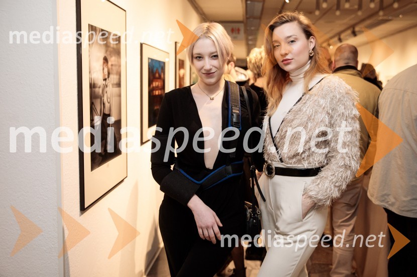  Sara Slekovec, Holographic;  Lara Balodis Slekovec, HolographicOdprtje fotografske razstave Aleša Bravničarja z naslovom Boginje