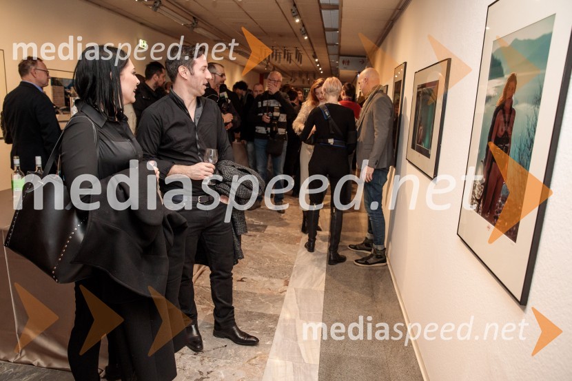  Tina  Fabjan, vodja umetnikov ličenja Max Factor;  Jan Bučar, igralecOdprtje fotografske razstave Aleša Bravničarja z naslovom Boginje