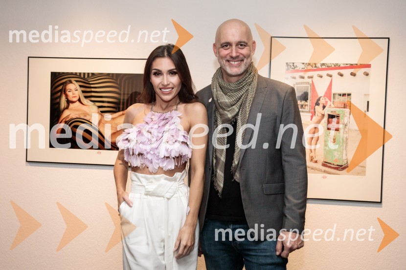  Anja Jenko, fotomodel;  Aleš Bravničar, fotografOdprtje fotografske razstave Aleša Bravničarja z naslovom Boginje