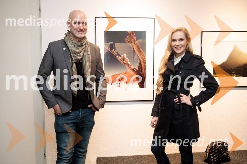  Aleš Bravničar, fotograf;  Liza PraprotnikOdprtje fotografske razstave Aleša Bravničarja z naslovom Boginje
