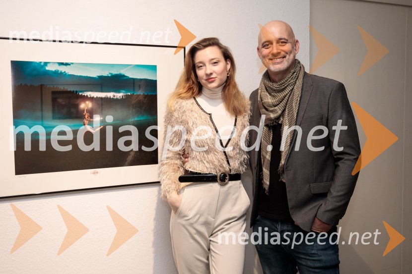  Lara Balodis Slekovec, plesalka;  Aleš Bravničar, fotografOdprtje fotografske razstave Aleša Bravničarja z naslovom Boginje
